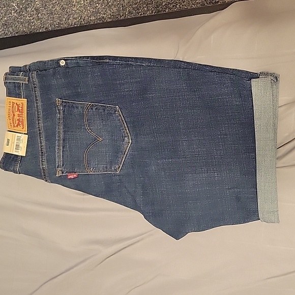 Women's Levi Shorts - Picture 3 of 6